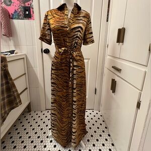 Missguided + Animal Print Short Sleeve Midi shirt Dress